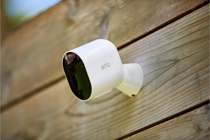 Actual product image Arlo Pro 4 VMC4450P 4er-Set (2688 x 1520 pixels)