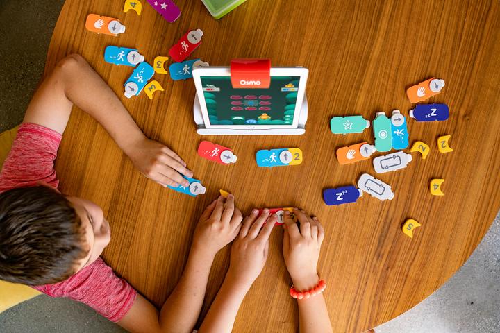 Actual product image Play Osmo Coding Starter Kit for iPad including Osmo base (French, English)