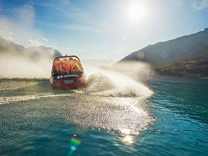 Image du produit Smartbox Activité de plein air à Interlaken : balade en jet boat en famille avec briefing (4 pers.)