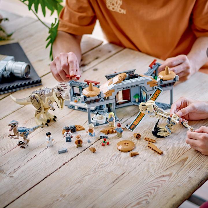 Immagine prodotto LEGO L'attacco del T. rex e del rapace al centro visitatori (76961, LEGO Jurassic World)