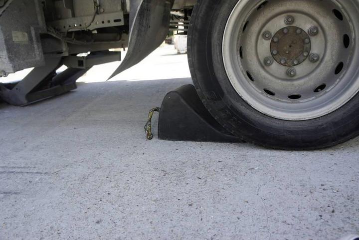 Actual product image Viso WHEELSTOP Rubber wheel chock (