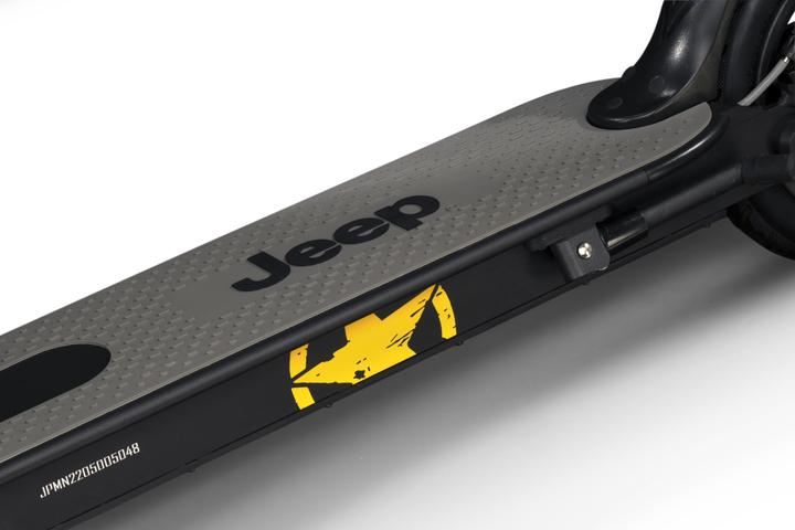 Produktbild Jeep E-Scooter 2XE Sentinel with Turn Signals, 350 W, 8.5 ", 25 km/h, 24 month(s), Black (25 km/h, 25 km)