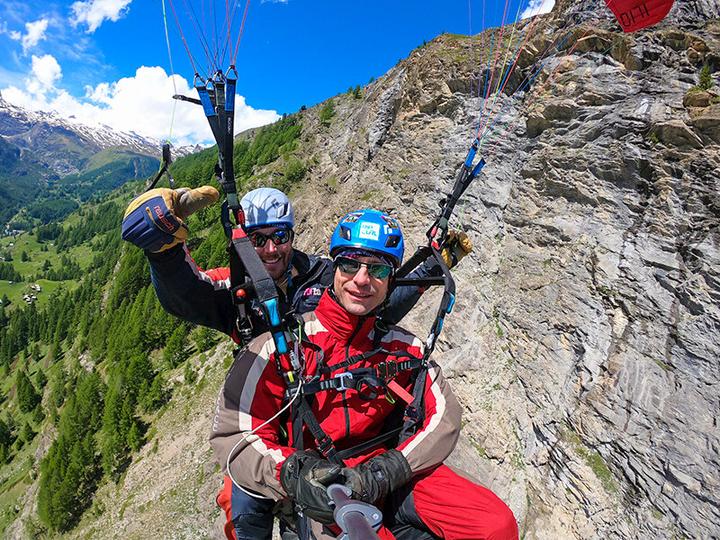 Immagine prodotto Smartbox Magico volo in parapendio di 25 minuti a Zermatt, Canton Vallese (1 pers.)