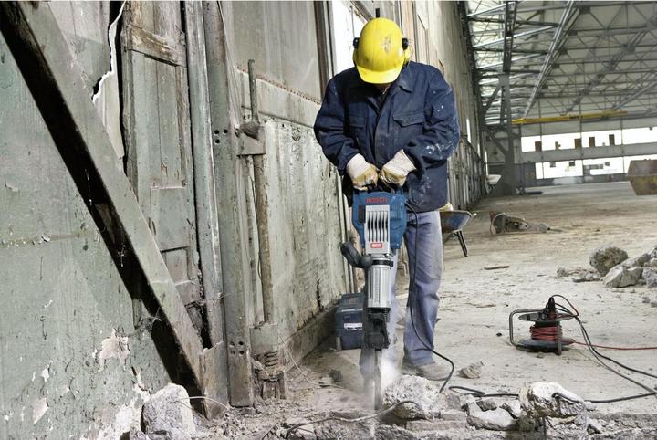 Actual product image Bosch Professional GSH 16-28 demolition hammer with accessories and trolley (Electrical connection)