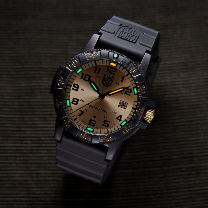 Immagine prodotto Luminox Turgone Dalla Schiena Di Pelle Serie Gian 0320 (Orologio sub, 44 mm)