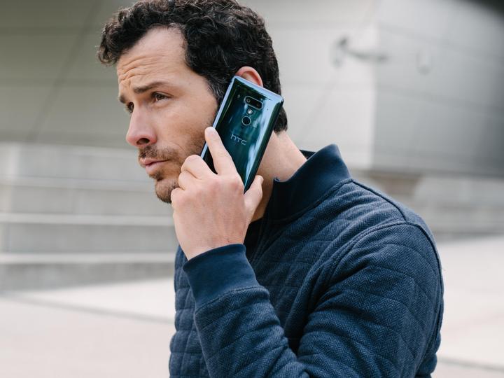 Actual product image HTC U12+ (64 GB, Translucent blue, 6", Hybrid Dual SIM, 12 Mpx, 4G)