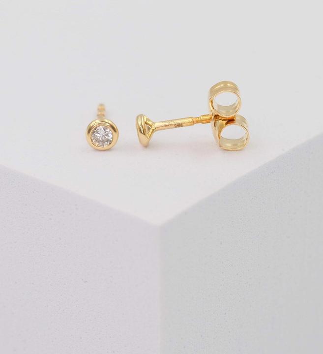 Produktbild Muau Solitaire earrings frame setting yellow gold 750 diamonds 0.10ct. 4.5mm (750/18K Gelbgold)