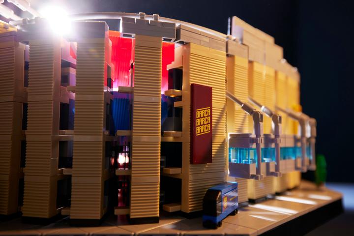 Actual product image LEGO ICONS CAMP NOU - FC BARCELONA 10284 (10284, LEGO Creator Expert, LEGO Rare Sets)