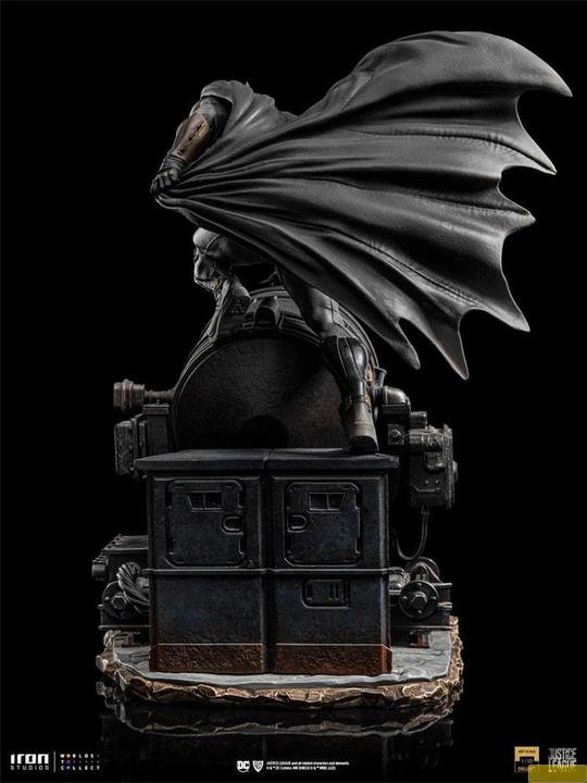 Produktbild Iron Studios Zack Snyder's Justice League Deluxe Art Scale Statue 1/10 Batman on Batsignal 28 cm
