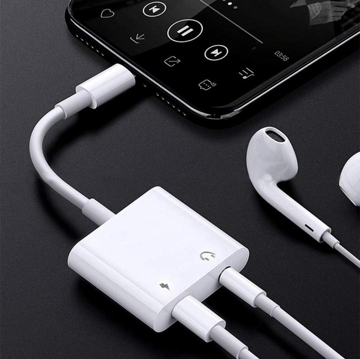 Immagine prodotto PowerGuard Adattatore audio per cuffie da 3,5 mm Lightning e ricarica (Lightning, Jack da 3.5mm)