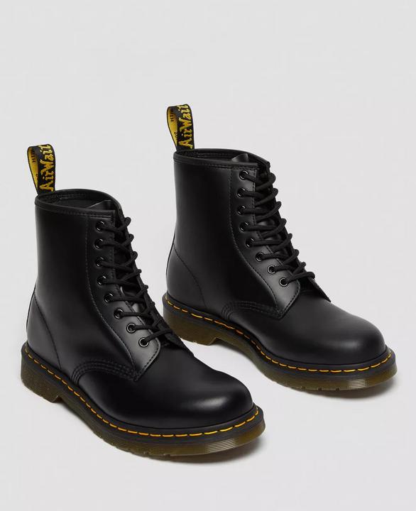 Actual product image Dr. Martens boots (38)