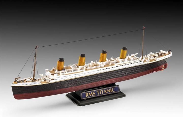 Actual product image Revell Gift set Titanic