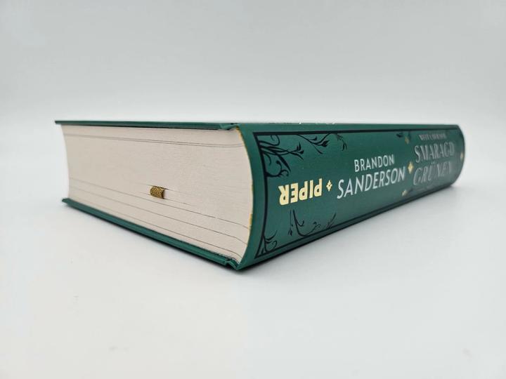 Actual product image Weit über der smaragdgrünen See (German, Howard Lyon, Simon Weinert, Brandon Sanderson, 2023)