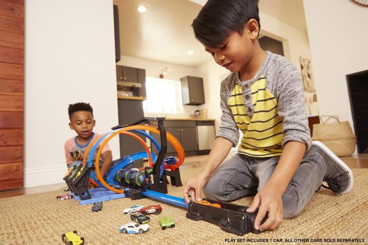 Produktbild Hot Wheels Korkenzieher-Crash Trackset