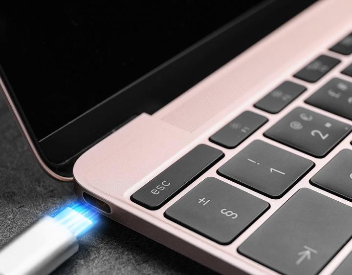 Actual product image D-Link DUB-2335, USB Typ-C, HDMI, RJ-45, USB 3.2 Gen 1 (3.1 Gen 1) Type-A, USB Typ-C, 5000 Mbit/s, G (USB-C, 6 Ports)