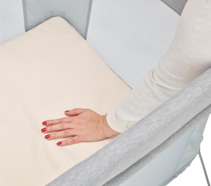 Actual product image Maxi-Cosi Travel cot Iris light gray