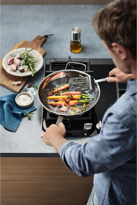 Produktbild WMF Servier-Schmorpfanne Edelstahlpfanne 28cm Profi Resist Induktion beschichtet (28 cm, Bratpfanne, Aluminium, Edelstahl)