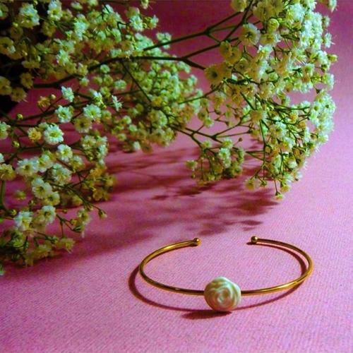 Image du produit Yolaine Giret Yolaine Griet Rose Armband (sur laiton doré à l'or fin 999 millièmes, couleur blanc crème, Porcelaine émaillée)