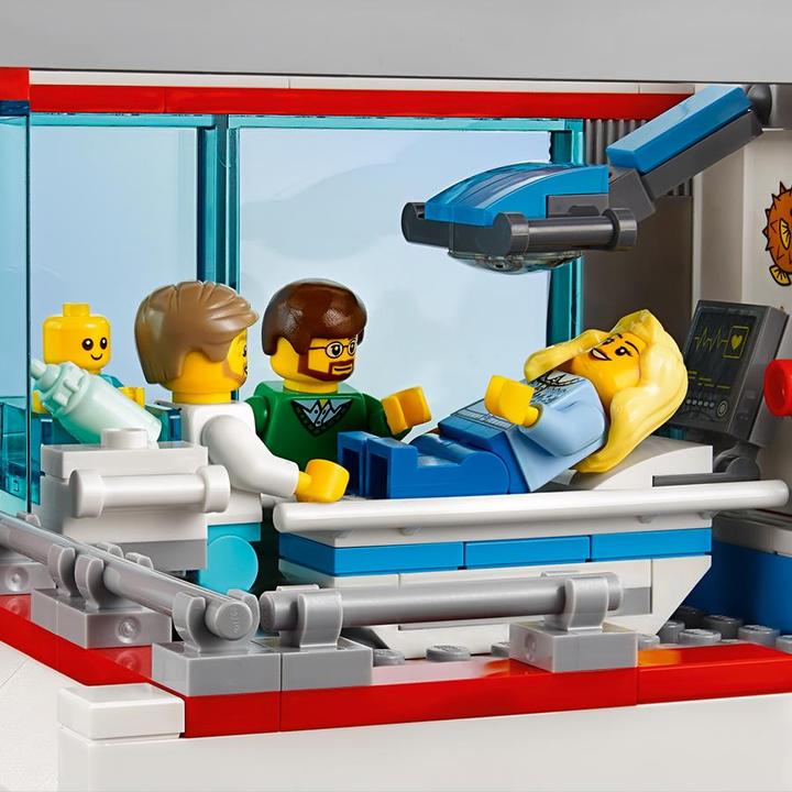 Actual product image LEGO Hospital (60204, LEGO City)
