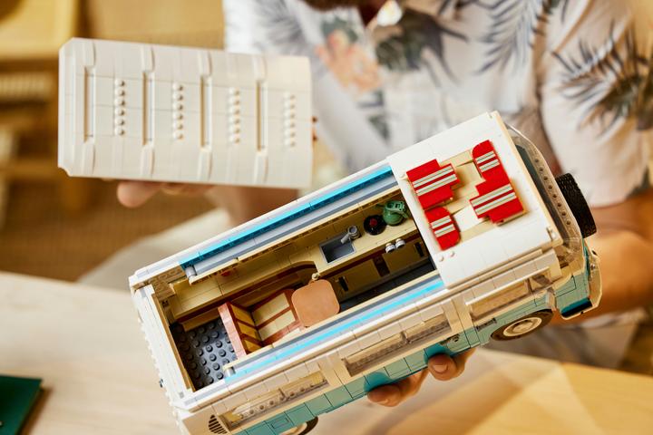 Actual product image LEGO Volkswagen T2 Camping Bus (10279, LEGO Creator Expert, LEGO Rare Sets)