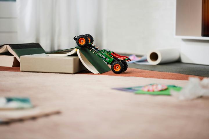 Actual product image LEGO Monster Jam Dragon (42149, LEGO Technic)