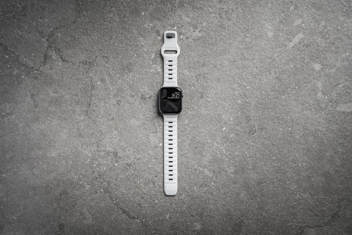 Actual product image Nomad Sport Strap V2 40mm/38mm Lunar Gray (40 mm, Plastic)
