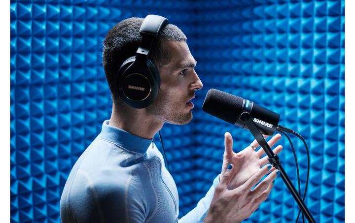 Actual product image Shure MV7+