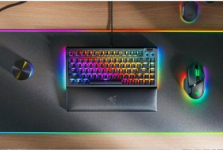 Actual product image Razer BlackWidow V4 (US, Cable)