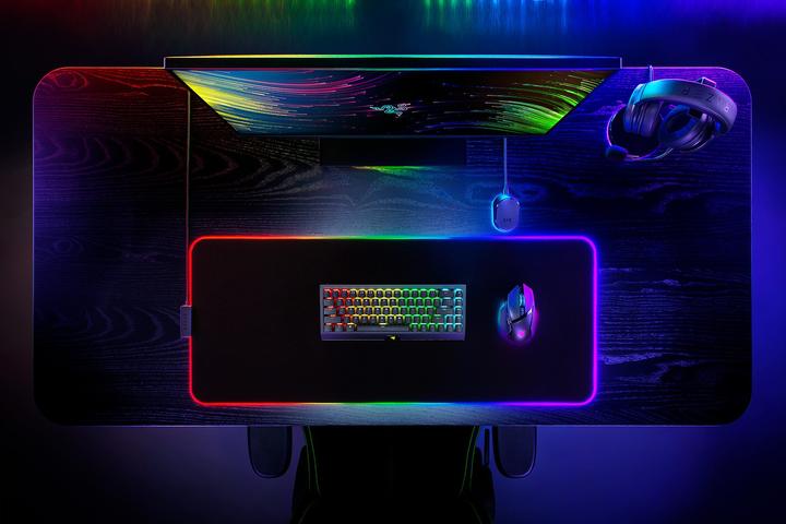 Actual product image Razer Strider Chroma (XL)