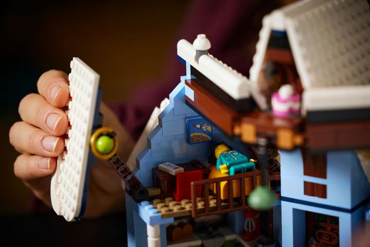 Actual product image LEGO Visit of Santa Claus (10293, LEGO Creator Expert, LEGO Rare Sets)