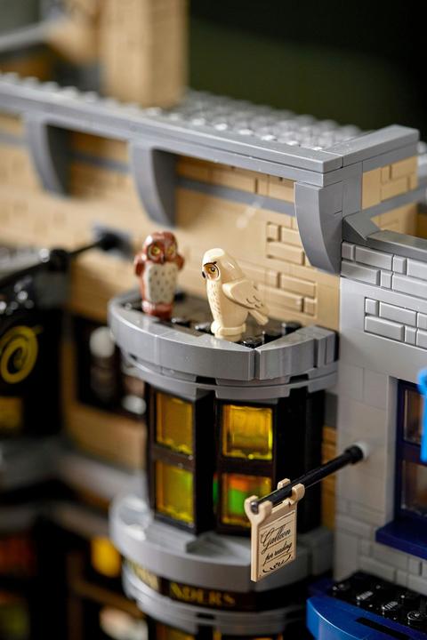 Actual product image LEGO Harry Potter Diagon Alley (75978, LEGO Harry Potter, LEGO Rare Sets)