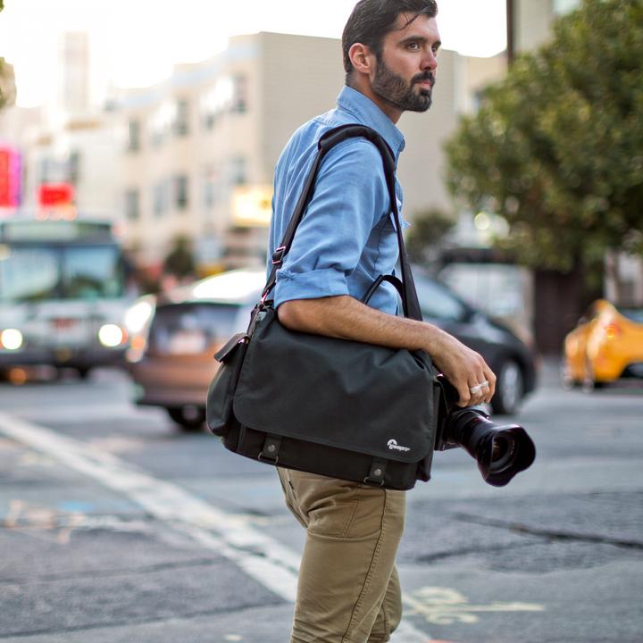 Image du produit Lowepro Urban Reporter 250 Noir (Sac à bandoulière pour appareil photo)