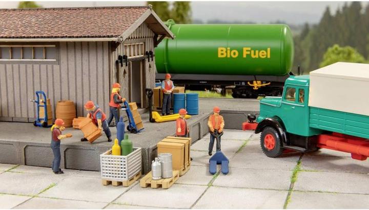 Actual product image Noch H0 Theme world Freight loading 16266 Finished model