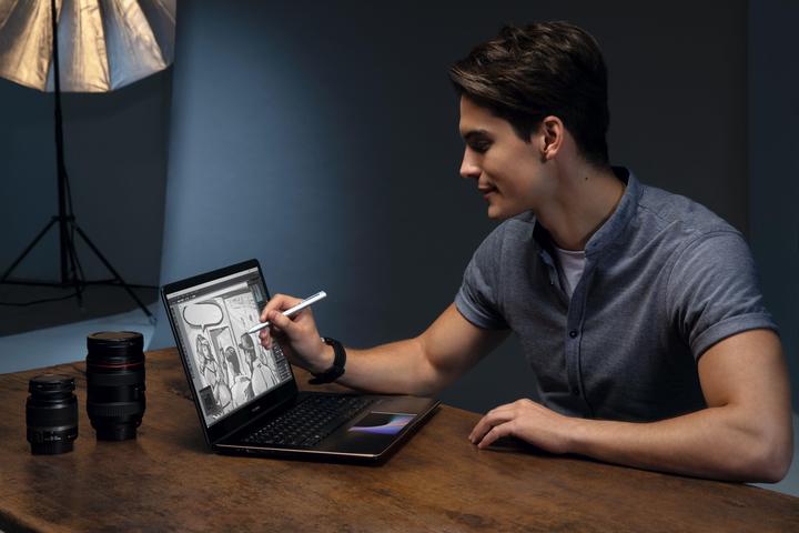 Image du produit ASUS ZenBook Pro 15 UX580GD-BN008T (15.60", Intel Core i7 8750H, 16 Go, 512 Go, CH)