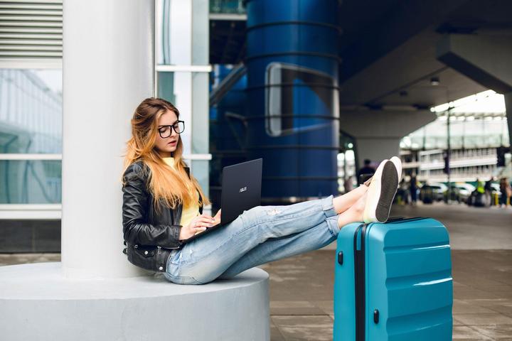 Produktbild ASUS ZenBook 13 UX331UN-EG068T (13.30", Intel Core i7-8550U, 16 GB, 256 GB, CH)
