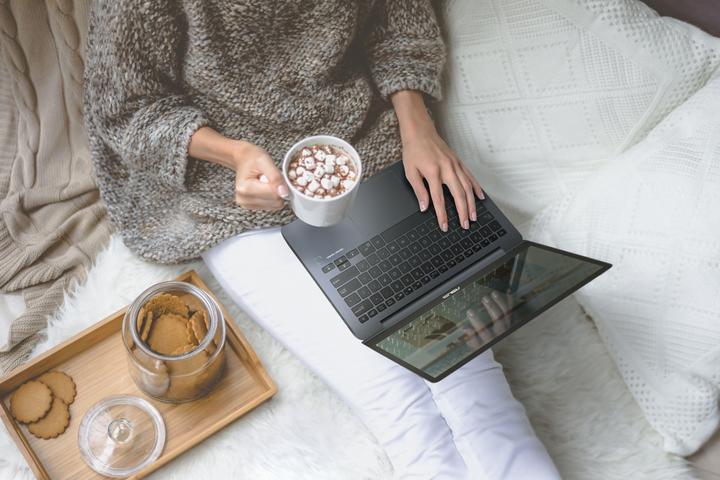 Produktbild ASUS ZenBook 13 UX331UN-EG068T (13.30", Intel Core i7-8550U, 16 GB, 256 GB, CH)