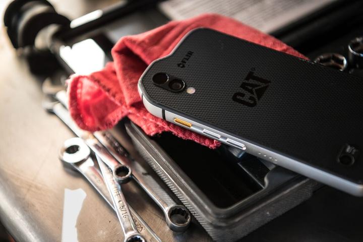 Actual product image Cat S61 (64 GB, Black / Silver, 5.20", Hybrid Dual SIM, 16 Mpx, 4G)