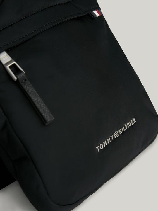 Actual product image Tommy Hilfiger The characteristic mini crossover shoulder bag (4% Polyurethane, 96% recycled polyester)