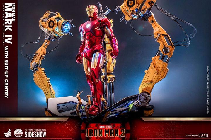 Image du produit Hot Toys Iron Man 2 figurine 1/4 Iron Man Mark IV with Suit-Up Gantry 49 cm