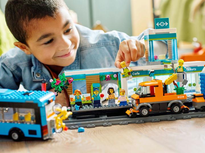 Produktbild LEGO Bahnhof (60335, LEGO City)