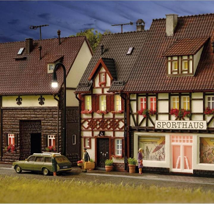 Produktbild Vollmer 43673 H0 Fachwerkhaus Bahnhofs
