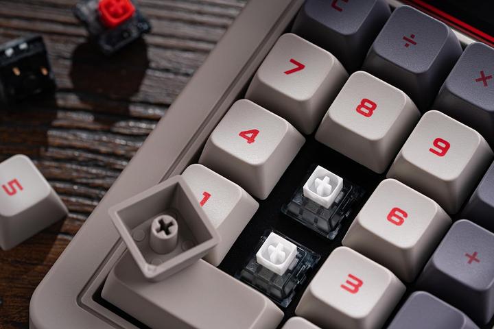 Actual product image 8bitdo Retro 18 Mechanical Numpad (N Edition) - Numpad (Eng. Int., Wireless)