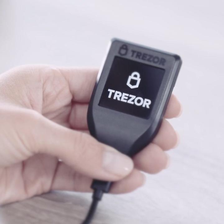 Immagine prodotto SatoshiLabs Trezor Modello T (Bitcoin, Bitcoin Cash, Bitcoin oro, Dash, Digibito, Dogecoin, Ether, Ethereum Classic, Komodo, Litecoin, TRON, Zcash, Ordinanza, Lione, Qtum)
