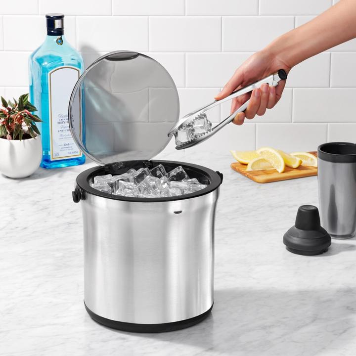 Produktbild OXO Eiswürfelbehälter und Zange