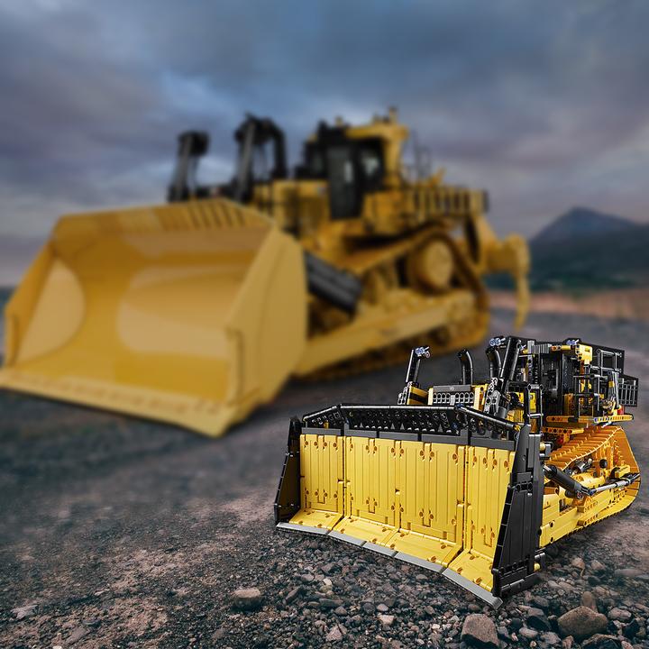 Actual product image LEGO Cat D11 Bulldozer (42131, LEGO Technic)