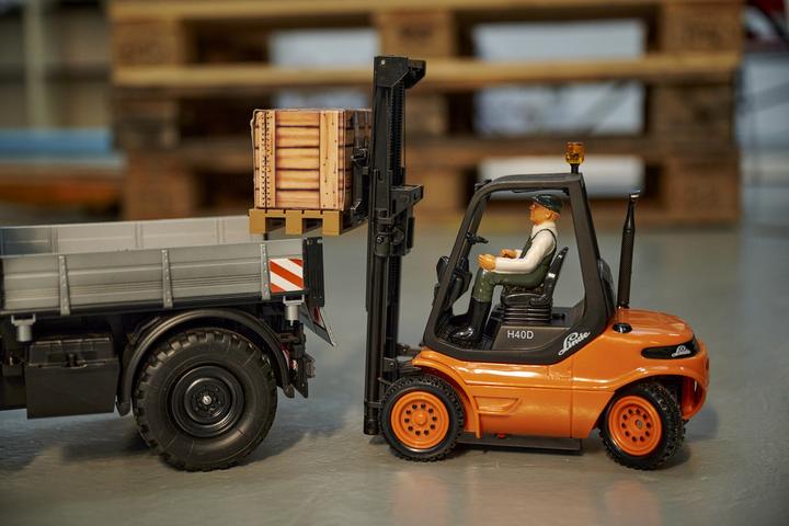 Actual product image Carson RC Function Model 1:14 Forklift.Linde 2.4G 100%RTR orange (RTR Ready-to-Run)
