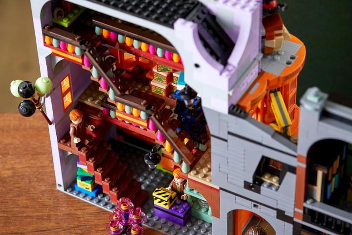 Actual product image LEGO Harry Potter Diagon Alley (75978, LEGO Harry Potter, LEGO Rare Sets)