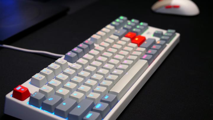 Produktbild CHERRY XTRFY K4V2 TKL keyboard, retro (US, Kabelgebunden)