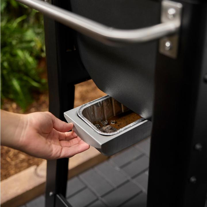 Actual product image Weber SMOQUE wood pellet grill
