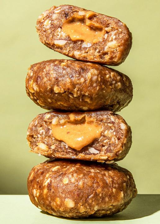 Image du produit KoRo Boule de snack bio à base de dattes, fourrée de flocons d'avoine, de sel et de purée d'amandes (1 pcs, 420 g)